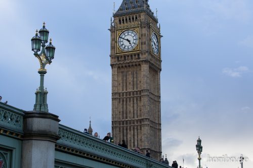 HR-16-10-01-17-41-53-1977