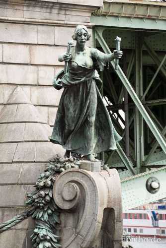 HR-17-05-03-13-32-00-5449