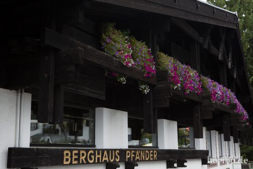 HR-17-08-27-14-30-06-4437