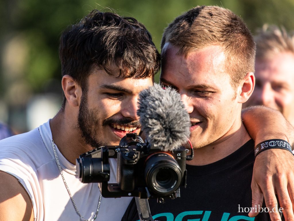 HR-19-08-03-20-16-28-1977