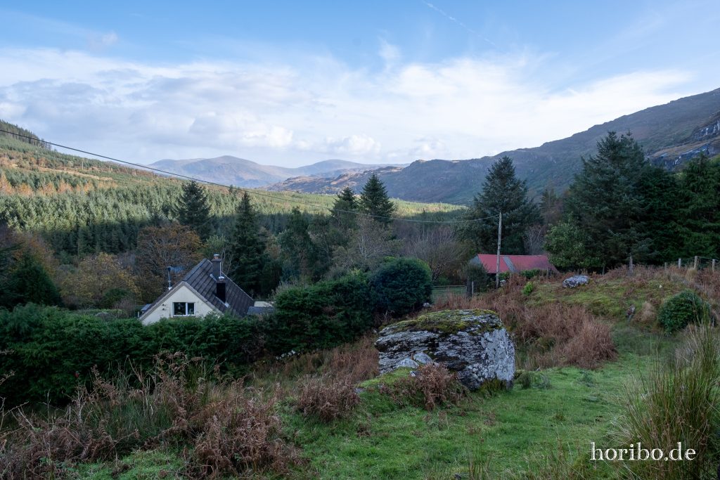 Blick über’s Haus Richtung Talausgang