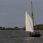 im Hintergrund Rhinplate