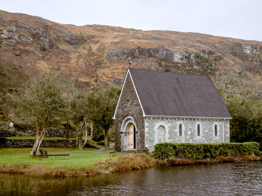 wörtlich: der Berg links von Barra